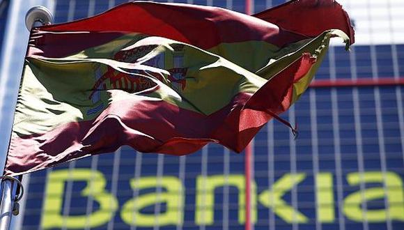 Tras el visto bueno de los accionistas de ambas entidades, Bankia y CaixaBank tendrán que esperar a recibir la autorización de las autoridades de regulación para culminar la fusión.