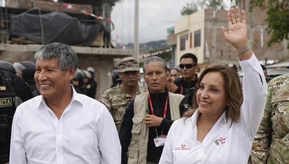 Gobernador Wilfredo Oscorima acompañó a la presidenta Dina Boluarte en actividades oficiales en Ayacucho el 20 de enero.