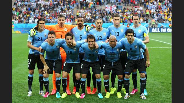 Selección de fútbol de Uruguay Nº 9. Su organización está a cargo de la Asociación Uruguaya de Fútbol. Es una de las tres selecciones con más copas en la historia del fútbol, con diecinueve títulos oficiales internacionales a nivel de selecciones mayores 