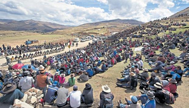 Ciudadanos de Apurímac realizan el paro en apoyo a la comunidad de Fuerabamba en el conflicto con Las Bambas. (Foto: GEC)