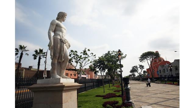 En ese punto, explicó que las nuevas Alamedas de los Descalzos y de los Bobos, además del Paseo de Aguas, permitirán crear un nuevo circuito peatonal desde el Rímac que empalme con el Jirón de la Unión hacia el Parque de la Exposición.  (Foto: USI)