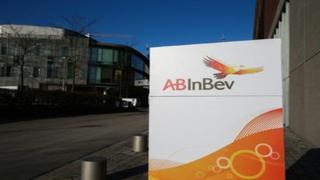 Bruselas autoriza a AB InBev a comprar SABMiller si vende su negocio en Europa