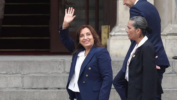 Dina Boluarte llega a Palacio de Gobierno un día después de asumir el cargo de presidenta. (Foto: GEC)