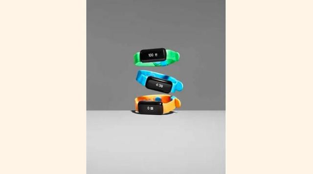 Las Unicef Kid Power Band son unas bandas inteligentes producidas por la ONG que busca que los niños que la portan puedan ayudar a la alimentación y desarrollo de los niños de escasos recursos a través de la ejecución de misiones establecidas por una app.