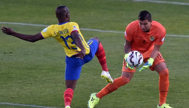 Romel Quiñónez |El equipo boliviano arrancaría ante Perú con el joven arquero, Romel Quiñónez, quien tiene solo 22 años. Juega por el Bolívar y en Transfermarkt.es se desconoce en cuánto está valorizado. (AFP)