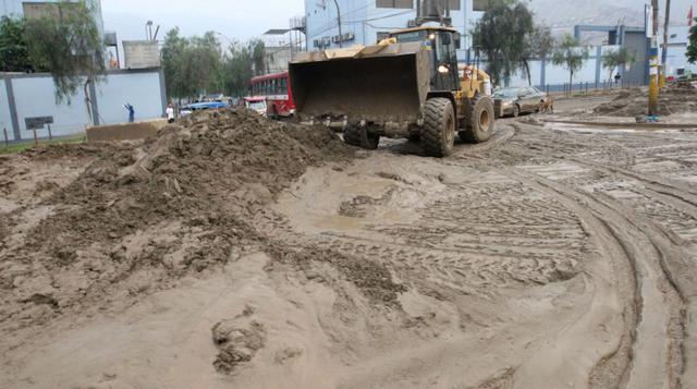 Desborde del río Huaycoloro ocasionó la inundación de la autopista Ramiro Prialé. (Foto: Andina)
