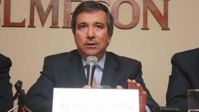 El titular del MEM aceptó en febrero del 2017 la renuncia del economista Raúl Pérez-Reyes [ en la foto ] al Viceministerio de Energía, cargo en el que se había desempeñado desde marzo del 2015 en el gobierno de Ollanta Humala. Este cargo fue asumido inter