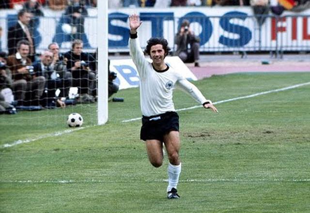 FOTO 11 |3. Gerd Müller. El torpedo Müller fue el único que pudo detener a la Naranja Mecánica en 1974. En dos Mundiales, anotó 14 tantos. (Foto: youtube)