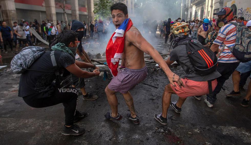 Asciende a 18 la cifra de muertos durante las protestas en Chile. (Foto: AFP)
