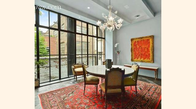 Taylor Swift. La mayor estrella del pop del mundo ha gastado más de 40 millones de dólares en su portfolio inmobiliario actual, que incluye propiedades en Nashville, Beverly Hills, las costas de Rhode Island y el barrio de Tribeca en Manhattan. Se cree qu