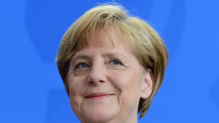 Merkel da un espaldarazo a los socialdemócratas al felicitar a Scholz