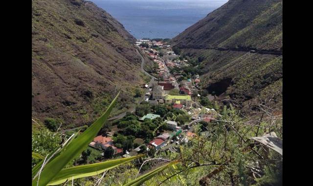 FOTO 3 | Situada a poco más de 1,900 kilómetros de la costa occidental de África, Santa Elena es más conocida (para aquellos que la conocen) como el lugar al que fue desterrado Napoleón tras su derrota en la Batalla de Waterloo. La casa donde vivió (con l