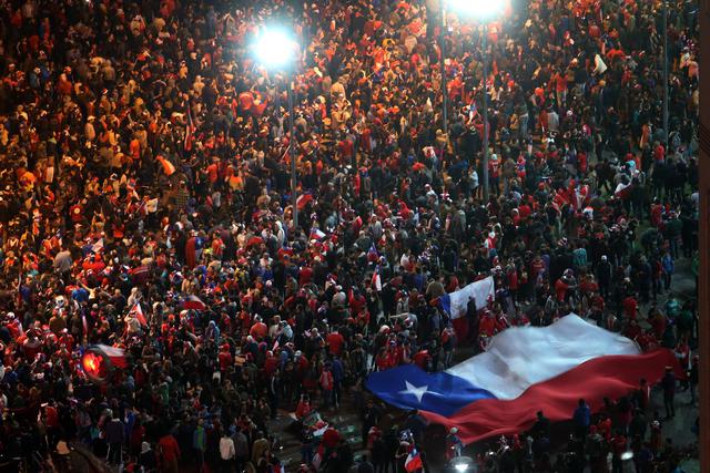 El sueldo mínimo en Chile, que se mantendrá hasta marzo próximo, pasó en su último ajuste de 288,000 pesos chilenos (unos US$385) a 301,000 pesos (unos US$ 400). (Foto: EFE)