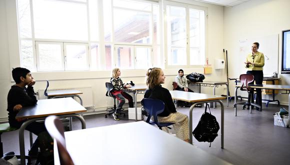 Las escuelas en Europa y Estados Unidos cerraron en respuesta a la ola inicial de la pandemia de COVID-19. (Photo by Philip Davali / Ritzau Scanpix / AFP) / Denmark OUT