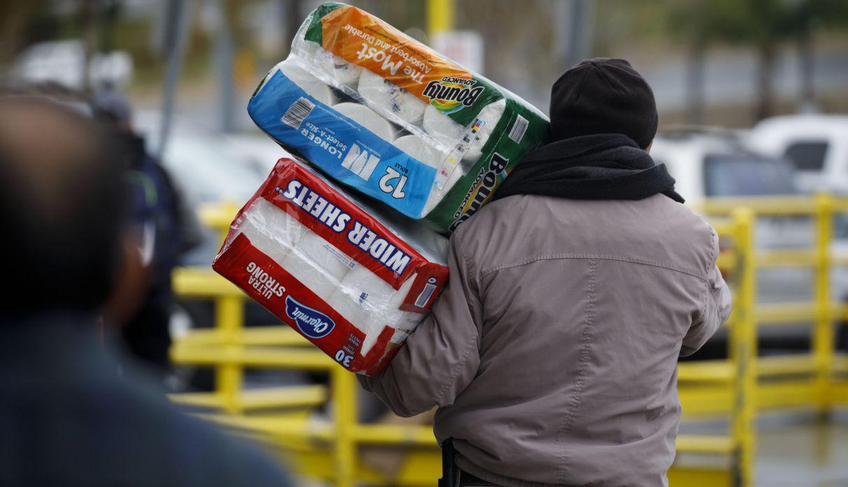 Esta incertidumbre impondrá una carga significativa en la economía de Estados Unidos hasta que se implemente una vacuna que, según los expertos, podría estar disponible para fines del 2021. Foto referencial: Patrick T. Fallon/Bloomberg