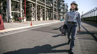 Mujeres derriban dominación masculina en la industria petrolera