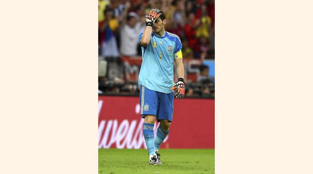 España no llegaba en su mejor forma al torneo. Pero nadie se esperaba que el campeón quedara eliminado luego de caer goleado por Holanda y perder contra Chile. (Foto: Getty Images)