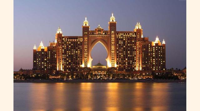 Dubai – Emiratos Árabes Unidos,podrían sorprenderse al reservar su hotel, ya que, en promedio, el costo de alojamiento por noche es de 306.39 dólares, posiblemente de los más costosos en el mundo. Sin embargo, una vez que realicen este registro y vayas a 