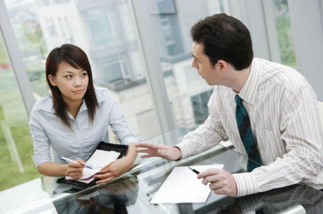FOTO 5 | Lugar de la negociación. Los expertos aseguran que lo mejor es pedir una reunión uno a uno con tu jefe para plantearle con argumentos sólidos el tema de aumento de sueldo. Dicha reunión debe ser en el marco de trabajo, es decir, en la oficina para evitar posibles malos entendidos. (Foto: Pixabay)