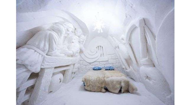 Hotel Kemi Snow, Laponia Finlandesa. El hotel está escondido en la Laponia, pero lo que lo hace más especial aún es que es todo un castillo de hielo, con el restaurante más grande de este tipo de hoteles, y puede acoger hasta a 200 personas. Para pasar tu