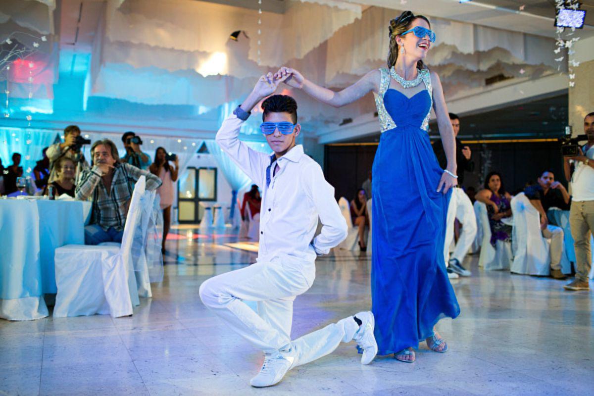 Los 15 ahora también son sensación en Estados Unidos. Una niña que cumple 15 años en Texas puede costarle a las familias US$ 30,000 o más.