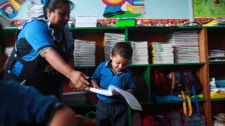 Uno de cada dos niños y adolescentes venezolanos que viven en Perú no asiste a la escuela