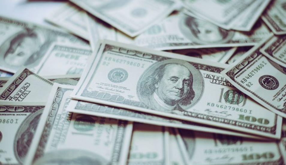 El dólar (representado por $) es el nombre de la moneda oficial de varios países, dependencias y regiones. (Foto:Freepik)