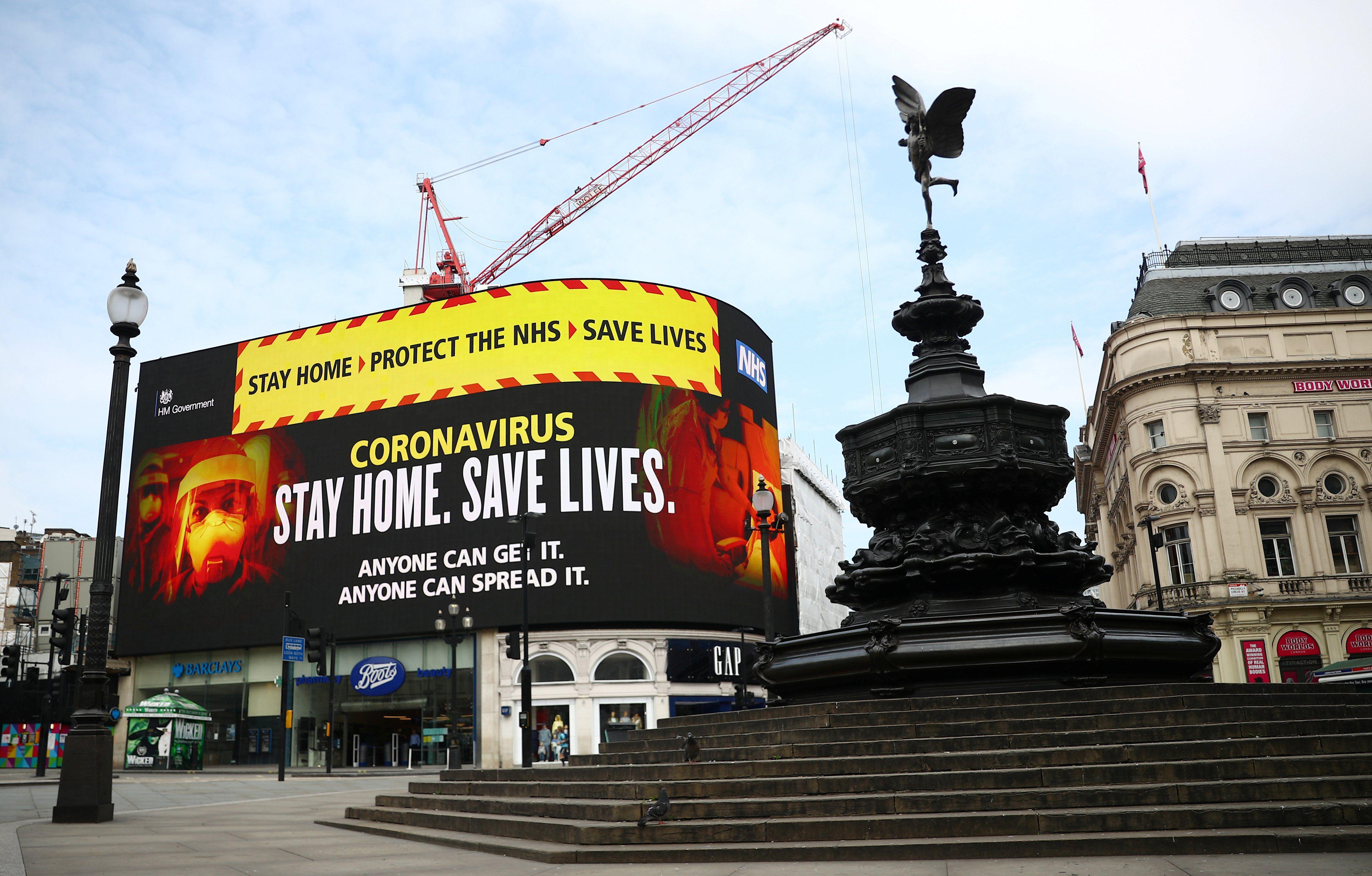 El confinamiento en el Reino Unido es menos estricto que en otros naciones vecinas. Sus habitantes están autorizados a salir para ir a trabajar -en caso de que sea absolutamente necesario. (Foto: Reuters)