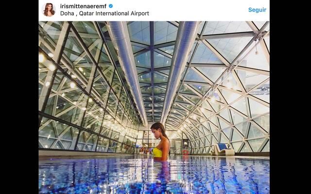 FOTO 4 | Piscina y ejercicio físico en Hamad (Doha). Decíamos que el aeropuerto de Changi era el mejor del mundo, sin embargo, el de Doha es, sin lugar a dudas, el más lujoso del planeta. En sus 22 km2 encontramos de todo -incluidos hipódromos y un balneario-, aunque en esta ocasión destacamos instalaciones como su piscina y sus pistas de squash, ideales para quemar calorías y relajarse mientras esperamos tomar el siguiente vuelo.