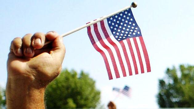 La restrictiva política migratoria de Trump se ha convertido en un tema de fricción en todo el país, aunque no parece haber afectado a su apoyo entre los latinos. En torno a un tercio apoya a los republicanos durante su gobierno, aproximadamente lo mismo que en las décadas previas. (AP)