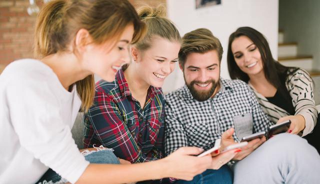 FOTO 4 | 4. Socializa
Crear una red de contactos estratégicos es un factor clave para conseguir mejores salarios y puestos, sin embargo, muchos de nosotros nos pasamos los 20 haciendo amigos sin pensar en esto. Ahora es el momento correcto de construir relaciones que sean benéficas para ambos con gente que te pueda ayudar y a los que tú puedas ayudar en un futuro. Nadie triunfa solo. Nuestros amigos, compañeros, profesores y conocidos jugarán un papel importante a la hora de ayudarnos a encontrar oportunidades. (Foto: Freepik)