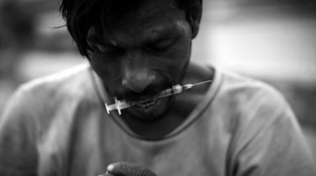 Más de uno de cada 10 consumidores de drogas es un consumidor problemático. Es decir, unos 27 millones de personas – equivalente al total de la población de Venezuela – son consumidores problemáticos de drogas, y solo uno de cada seis consumidores de drog