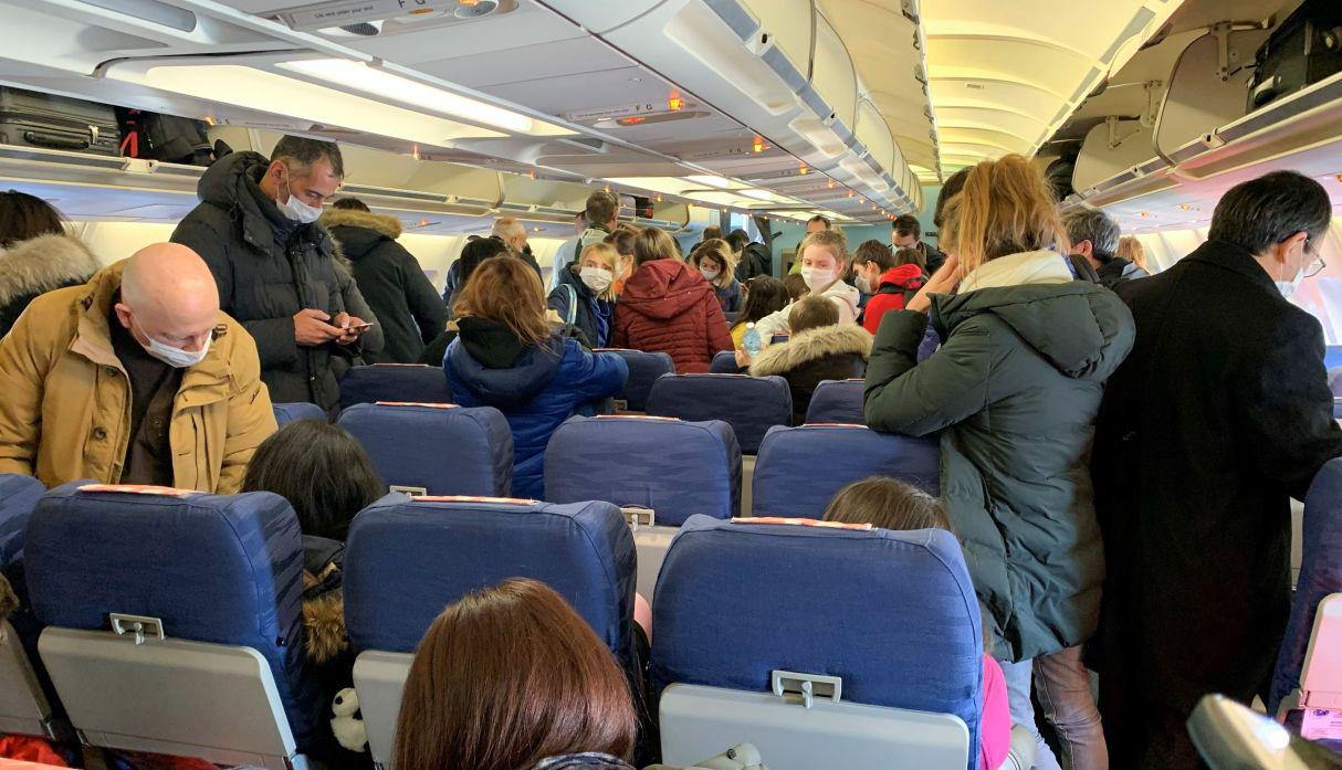 Cientos de extranjeros están siendo evacuados de la ciudad china de Wuhan por el coronavirus. (AFP).