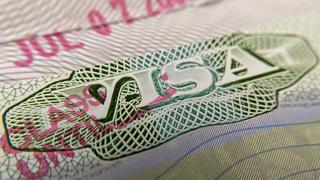 EE.UU. planea reducir número de visas para trabajadores calificados