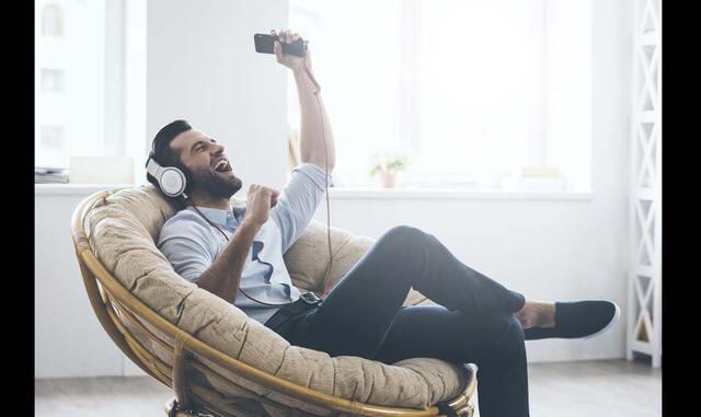 FOTO 2 | Audición aumentada: al 63 por ciento de los consumidores le gustaría auriculares que traduzcan idiomas en tiempo real. El 52 por ciento quiere bloquear el ronquido de un miembro de la familia.