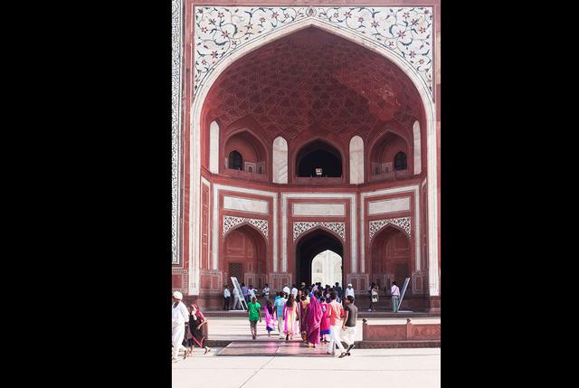 FOTO 4 | El mármol predomina en la arquitectura del Taj Mahal, sin embargo, otro material común es la arenisca roja, utilizada en fuertes y palacios musulmanes de periodos anteriores al reinado de Shah Jahan. (Foto:Dkart, istock)