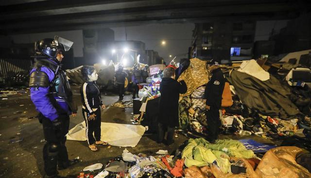 Policías y personal de Fiscalización de las municipalidades de Lima y La Victoria estuvieron en la operación. (Foto: MML)