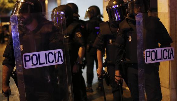 La policía de Barcelona intervino hace poco a 58 personas en una fiesta sin mascarillas convocada bajo el lema “hoy se lía” en plena pandemia de coronavirus. (Foto: PAU BARRENA / AFP).