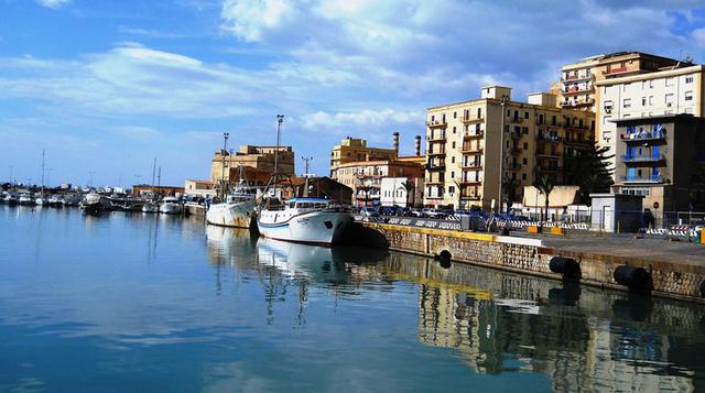 9) Vigatá: El lugar ficticio donde vive y trabaja el detective Salvo Montalbano, protagonista de más de 30 novelas y relatos cortos del italiano Andrea Camilleri. Fue inspirado en Porto Empedocle, en la costa suroeste de Sicilia.