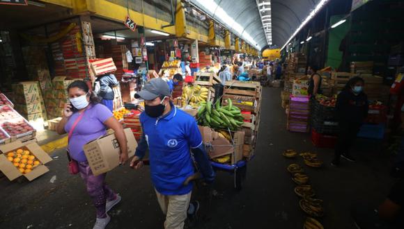 Los comerciantes del Mercado de Frutas pasarán por pruebas de diagnóstico. (Foto: Gonzalo Córdova/GEC)