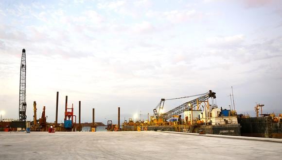 La primera etapa de la modernización del puerto de Pisco comprende la construcción del muelle de 350 metros de largo, cuyo fondo se ha ampliado de 20 a 39.5 metros a fin de contar con mayor espacio de operaciones. (Foto: MTC)