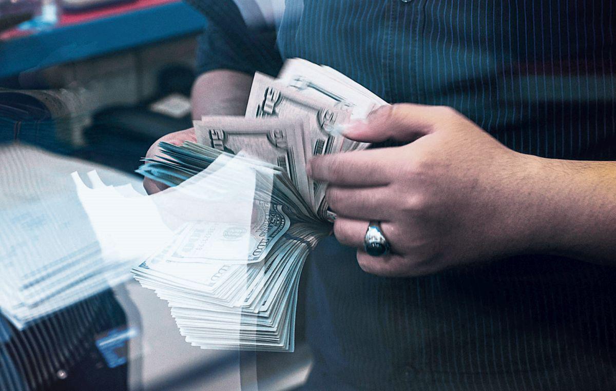 Dólar. Billete verde cayó de S/3.383 a S/3.291, en junio. (Foto: Bloomberg)