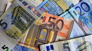 Tras ceder 7% el 2021, el euro abre el año a la baja