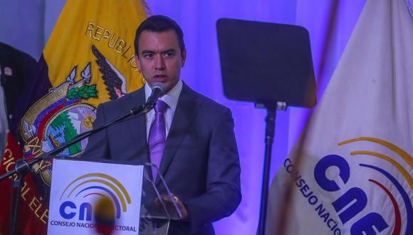 El presidente de Ecuador, Daniel Noboa, pronuncia un discurso durante la inauguración de la votación del referéndum este domingo en Quito. (EFE/ José Jácome).