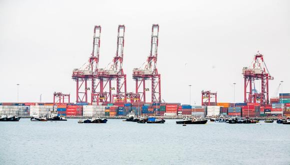 puerto del Callao enfrenta cola de buques no atendidos por falta de camiones