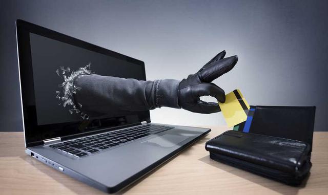 'Phishing'. Es el robo de identidades o de informaciones confidenciales (códigos de acceso, contraseñas, informaciones bancarias) a través de un subterfugio: un sistema de autentificación es simulado por un usuario malintencionado con el que bus