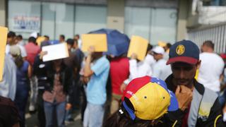 Miles de venezolanos regularizan permanencia en Perú en último día vigente