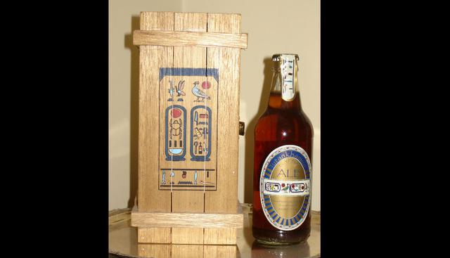 Tutankhamun Ale |Se elabora dentro de un laboratorio de Cambridge con una receta que descubrió el arqueólogo Barry Kemp en el Templo del Sol (de la reina Nefertiti), en 1990. Su precio es de 75 dólares, la botella de 50 cl. (Wikipedia)