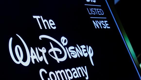 FOTO DE ARCHIVO: Una pantalla muestra el logotipo y un símbolo de cotización de The Walt Disney Company en la Bolsa de Valores de Nueva York (NYSE) en Nueva York, EE.UU., 14 de diciembre de 2017. REUTERS/Brendan McDermid