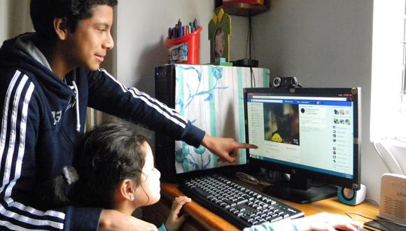 El trabajo remoto y las clases a distancia incrementaron el consumo de internet en casa. (Foto: Andina).